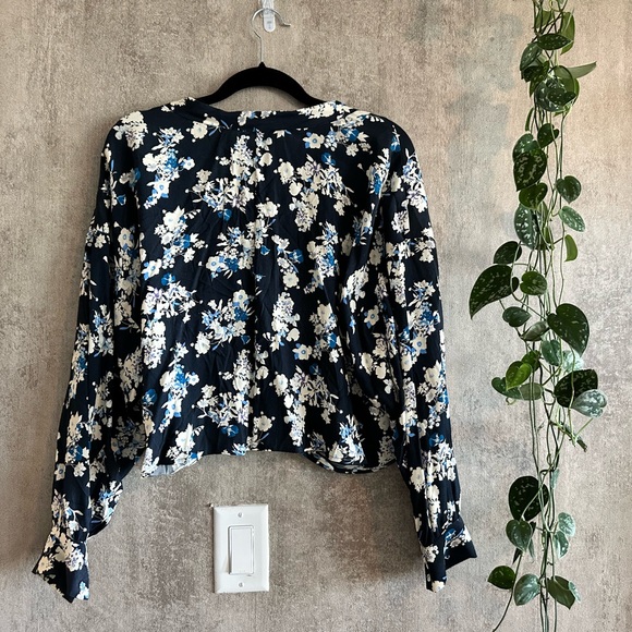 ZARA Long Sleeve Floral Crop Top - Picture 4 of 4
